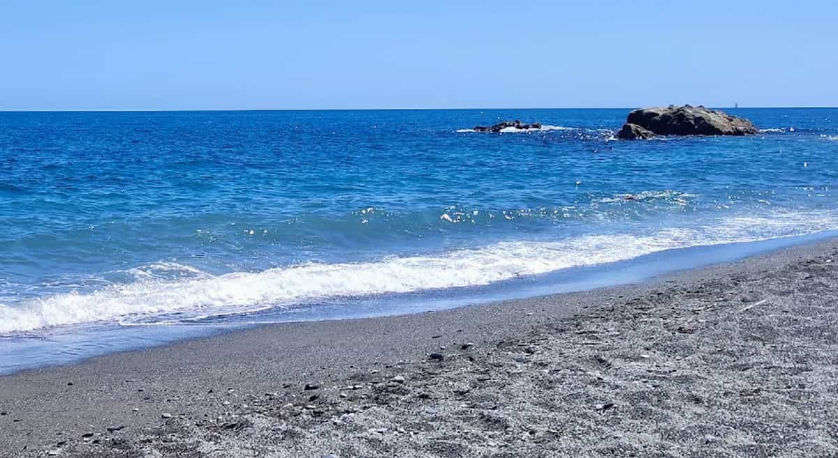 Vue de la Plage de Tubalita avec son sable fin et son environnement tranquille.