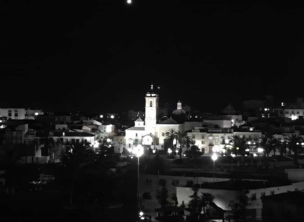 Nachtansicht des historischen Ortskerns von Albox