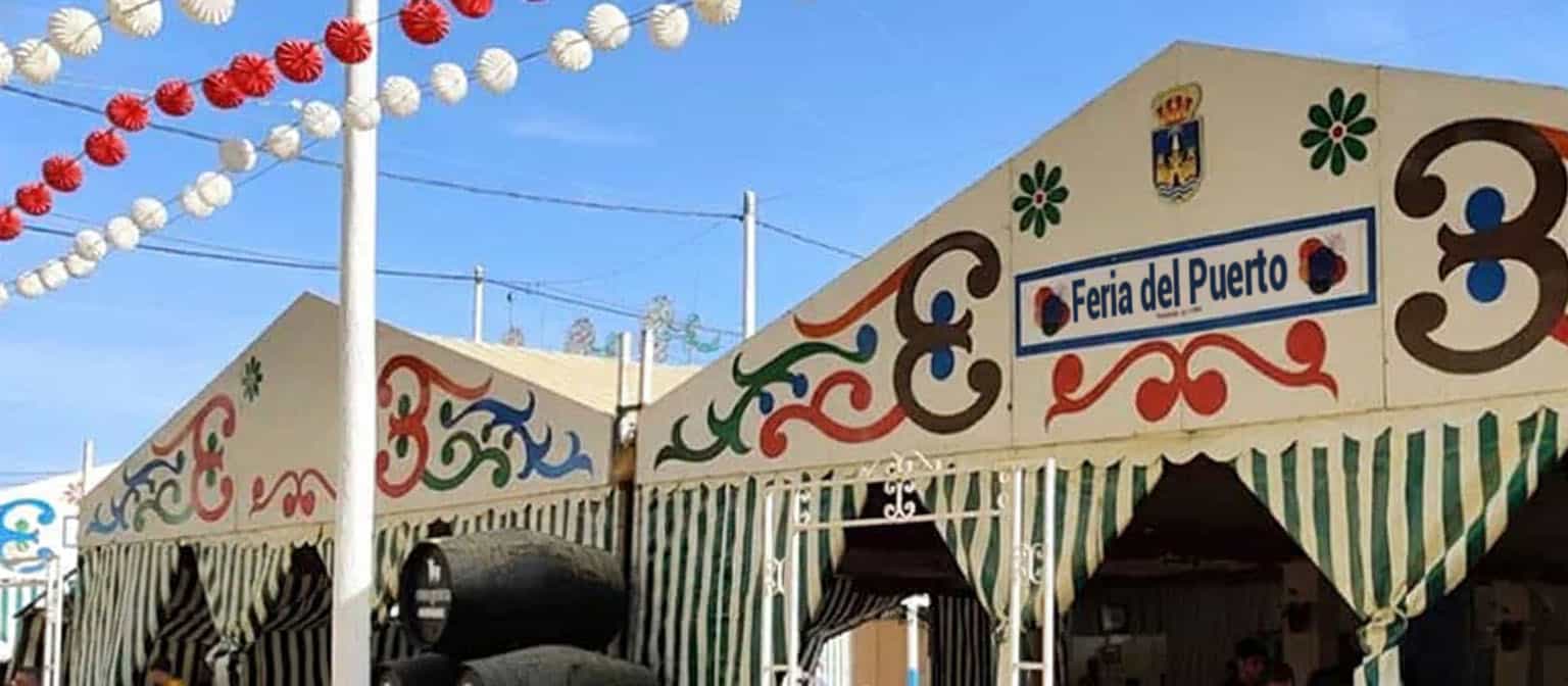 Petits pavillons décorés à Las Banderas