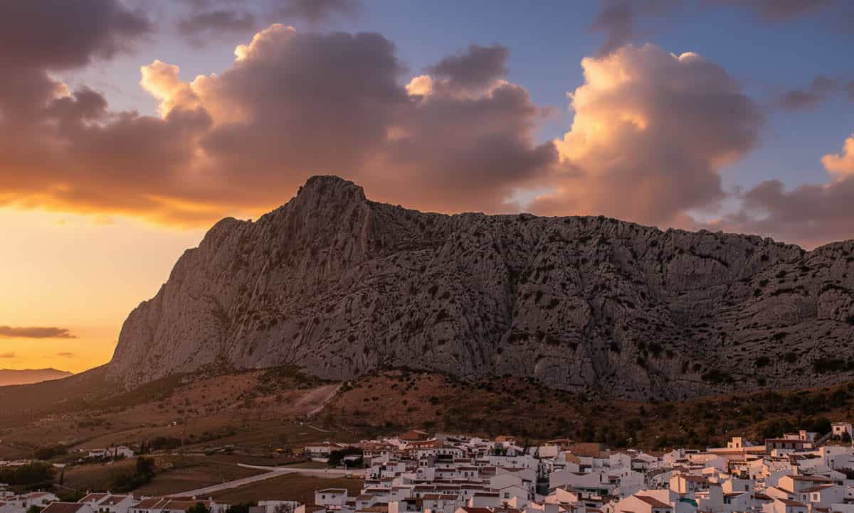 Paisaje serrano en el Valle de Abdalajís