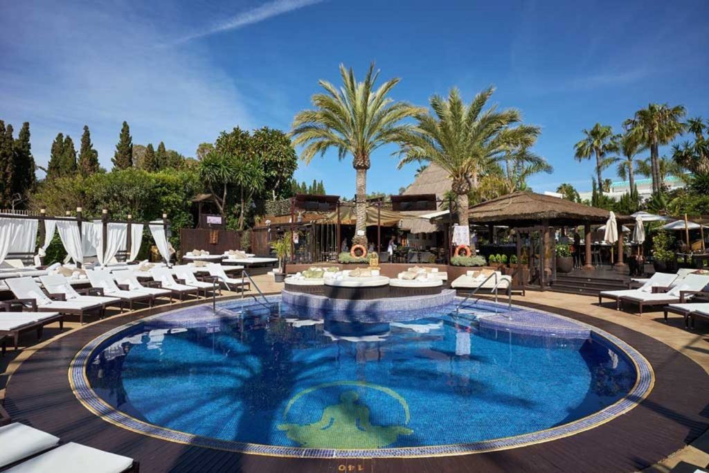 La Sala by the Sea