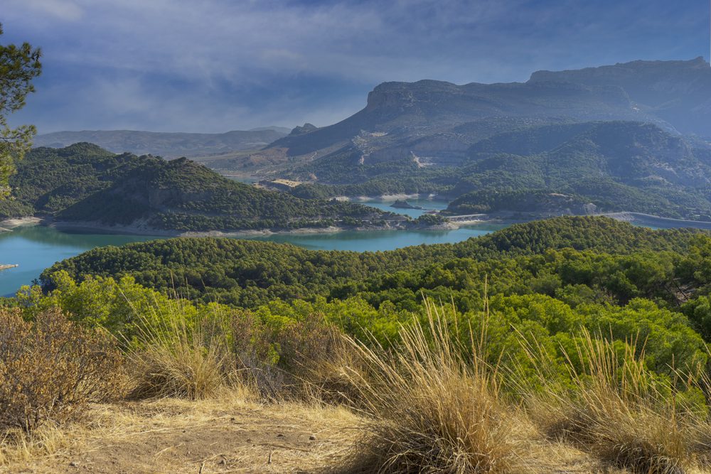 Embalse Guadalhorce Credit Depositphotos