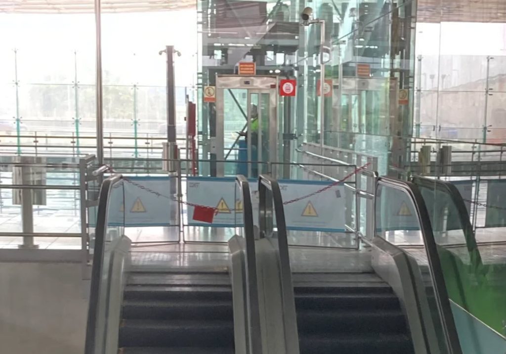 escaleras fuera de servicio.