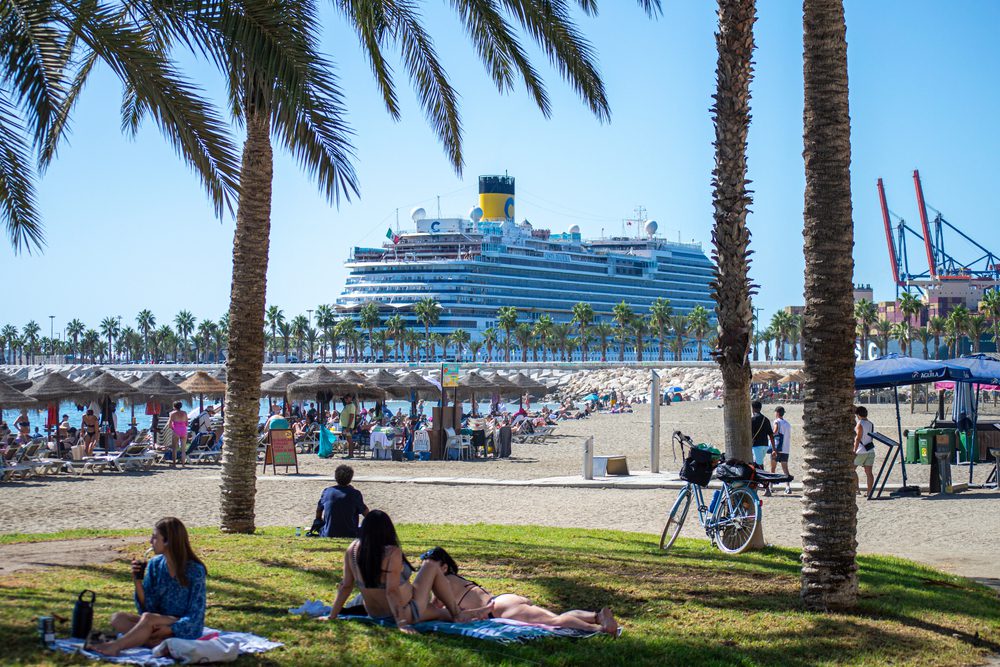 La Malagueta con crucero de fondo