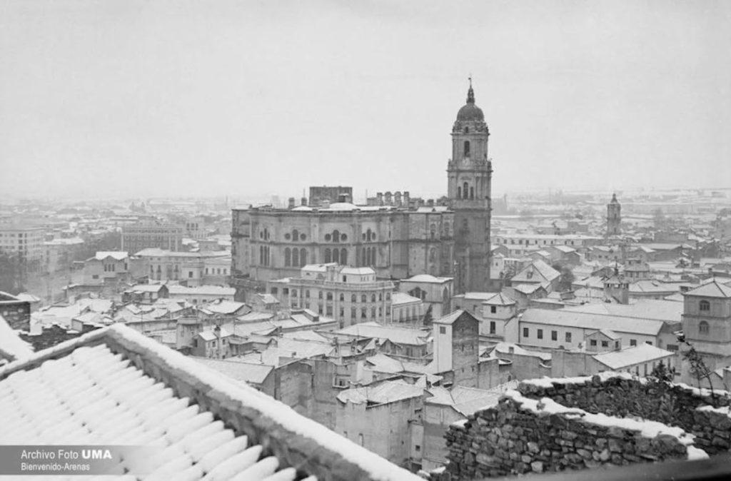Foto histórica cuando nevó en Málaga en 1954 